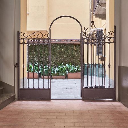 Elegante Appartamento Minimal Dai Tocchi Botanici Милано Екстериор снимка