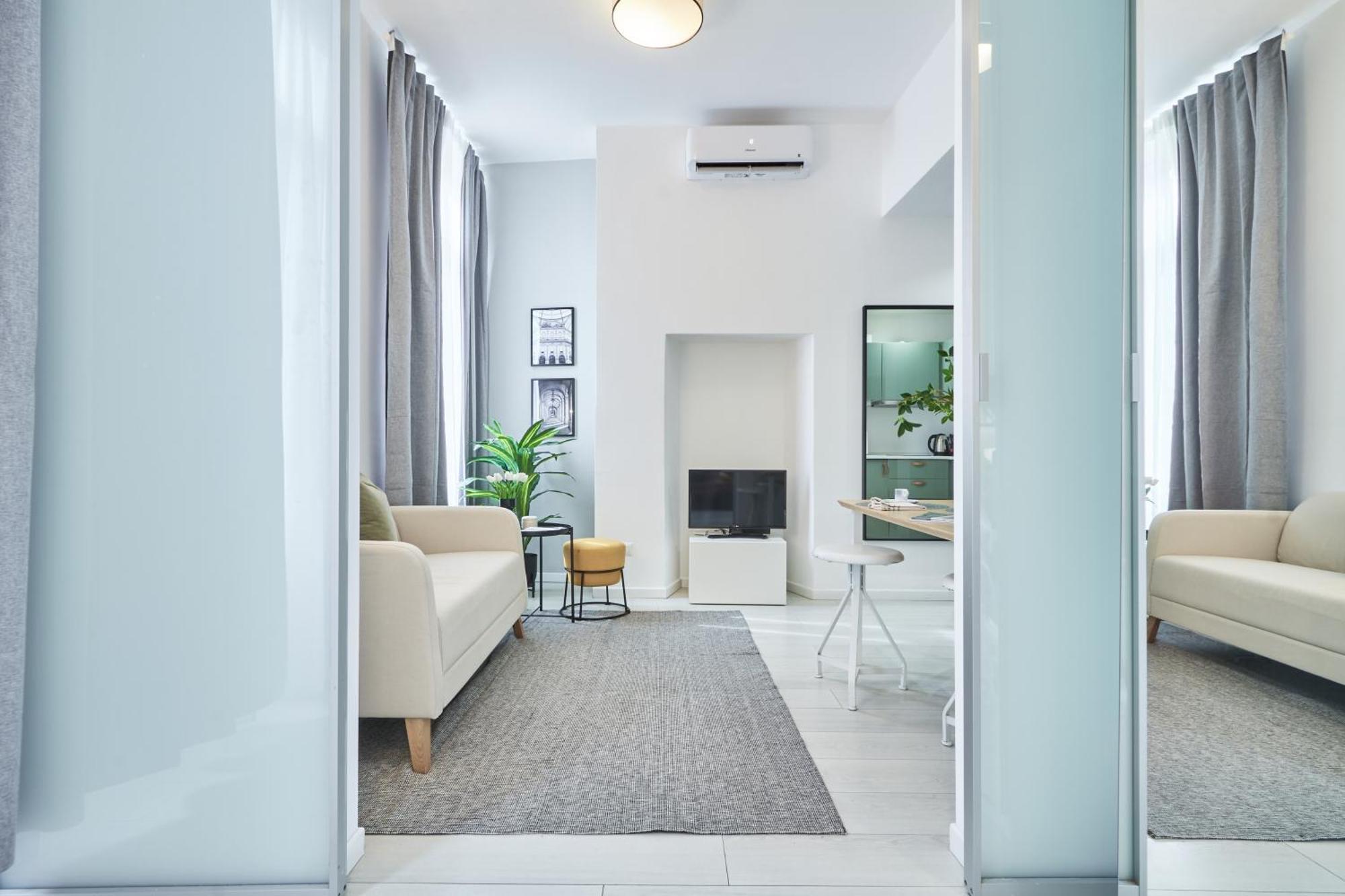 Elegante Appartamento Minimal Dai Tocchi Botanici Милано Екстериор снимка